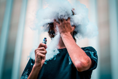 Cloudchaser vaping with e-cigarette mod