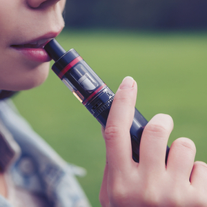 girl with vaping device